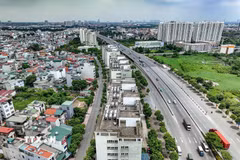 Các tòa nhà tái định cư tại khu NO15, NO16 Thượng Thanh, phường Việt Hưng (Hà Nội) được đề xuất bố trí cho các hộ dân thuộc diện di dời phục vụ dự án xây dựng cầu Tứ Liên và cầu Trần Hưng Đạo. (Ảnh: Trung Nguyên/TTXVN)