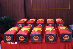 Các hài cốt liệt sỹ sau khi quy tập được đưa về quàn tại Nhà tưởng niệm trong khuôn viên Công viên Lê Thị Riêng. (Ảnh: Xuân Khu/TTXVN)
