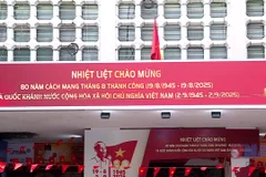 Người nước ngoài ấn tượng với đại lễ dân tộc Việt Nam (video thay)