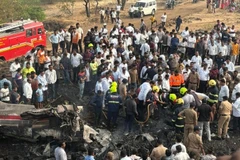 Hiện trường vụ rơi máy bay. (Nguồn: indianexpress.com)