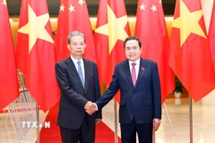 Chủ tịch Quốc hội Trần Thanh Mẫn đón Ủy viên trưởng Nhân đại toàn quốc Trung Quốc Triệu Lạc Tế. (Ảnh: Doãn Tấn/TTXVN)