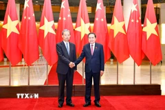 Chủ tịch Quốc hội Trần Thanh Mẫn đón Ủy viên trưởng Nhân đại toàn quốc Trung Quốc Triệu Lạc Tế. (Ảnh: Doãn Tấn/TTXVN)