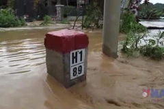 Nghệ An: Nước lũ ồ ạt đổ về, các xã biên giới ngập mênh mông, có nơi sâu đến 4m