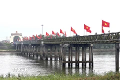 Cầu Hiền Lương trong ngày thống nhất non sông 30/4/2025. (Ảnh: Nguyên Linh/TTXVN)