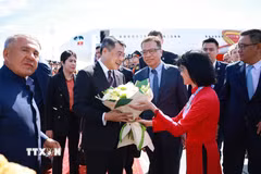 Thủ tướng Lê Minh Hưng đến thành phố Kazan, Cộng hòa Tatarsta, Liên bang Nga bắt đầu chuyến tham dự Hội nghị Cấp cao Kỷ niệm 35 năm quan hệ ASEAN-Nga. (Ảnh: Dương Giang/TTXVN)