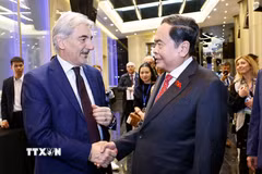 Chủ tịch Quốc hội Trần Thanh Mẫn với Ngài Raffaele Cattaneo, Quốc vụ khanh vùng Lombardy tham dự Tọa đàm. (Ảnh: Doãn Tấn/TTXVN)