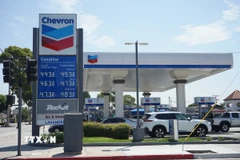 Một trạm xăng của tập đoàn Chevron tại El Monte, Los Angeles, California, Mỹ. (Ảnh: THX/TTXVN)