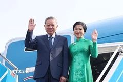 Tổng Bí thư Tô Lâm và Phu nhân lên đường thăm cấp Nhà nước Đại Hàn Dân Quốc. (Ảnh: Thống Nhất/TTXVN)