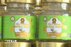 Sản phẩm yến chưng đường phèn của Công ty TNHH Yến sào Tuấn Dương & TKT. (Ảnh: TTXVN phát)