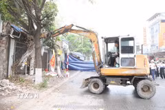 Cưỡng chế 17 hộ dân để thực hiện Dự án Vườn hoa hồ Hạnh Phúc, phường Trần Thành Ngọ, quận Kiến An (Hải Phòng). (Ảnh: TTXVN phát)