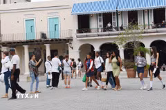 Du khách quốc tế tại La Habana. (Ảnh: Việt Hùng/TTXVN)