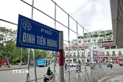 Rào chắn đã được dựng để đảm bảo an toàn trong quá trình thi công. (Ảnh: Quốc Lũy/TTXVN)