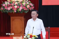 Đồng chí Trần Cẩm Tú, Ủy viên Bộ Chính trị, Thường trực Ban Bí thư phát biểu chỉ đạo hội nghị. (Ảnh: Phương Hoa/TTXVN)