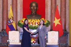 Phó Chủ tịch nước Võ Thị Ánh Xuân và Phó Tổng thống Ecuador Maria Jose Pinto Gonzalez Artigas. (Ảnh: Văn Điệp/TTXVN)