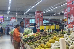 Người dân Đà Nẵng mua sắm tại siêu thị. (Ảnh: Khoa Chương/TTXVN)