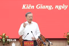 Tổng Bí thư Tô Lâm phát biểu chỉ đạo tại cuộc làm việc với Ban Thường vụ Tỉnh ủy Kiên Giang và Thường trực Tỉnh ủy An Giang. (Ảnh: Thống Nhất/TTXVN)