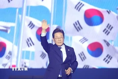 Ông Lee Jae-myung sau khi đắc cử vị trí ứng viên Tổng thống của đảng Dân chủ, tại thành phố Goyang, phía Bắc Seoul, ngày 27/4/2025. (Ảnh: YONHAP/TTXVN)