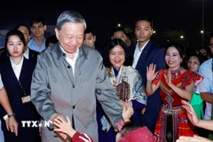 Tổng Bí thư Tô Lâm với nhân dân phường Thượng Cát, thành phố Hà Nội. (Ảnh: Thống Nhất/TTXVN)