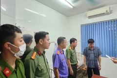 Cơ quan An ninh điều tra CATP. Hà Nội thi hành lệnh bắt, khám xét khẩn cấp nơi làm việc của ông Hà Huy Dũng ngày 17/6/2024. (Ảnh TTXVN phát)