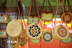 Sản phẩm mây tre tại gian hàng làng nghề thủ công truyền thống tại không gian "Tinh hoa thu Hà Nội". (Ảnh: Khánh Hòa/TTXVN)