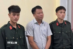 Công an tỉnh Thái Bình tạm giữ Tổng Biên tập Tạp chí điện tử Môi trường và Đô thị Việt Nam Đồng Xuân Thụ để làm rõ hành vi 'cưỡng đoạt tài sản.' (Ảnh: TTXVN phát)