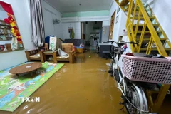 Nhiều nhà dân tại thành phố Lai Châu bị ngập. (Ảnh: TTXVN phát)