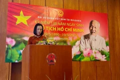 Đại sứ Nguyễn Minh Nguyệt phát biểu tại buổi lễ dâng hương kỷ niệm 135 năm ngày sinh Chủ tịch Hồ Chí Minh được tổ chức tại trụ sở Đại sứ quán Việt Nam tại Bulgaria ngày 18/5.