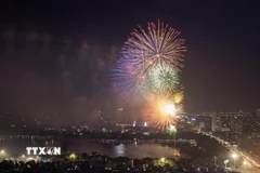 Năm điểm đồng loạt bắn pháo hoa, bầu trời Thủ đô rực rỡ mừng Quốc khánh 2/9