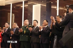 Phó Thủ tướng Bùi Thanh Sơn và các đại biểu tham dự buổi lễ. (Ảnh: An Đăng/TTXVN)