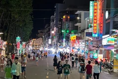 Không gian đắc địa với nhiều hoạt động phong phú tại tuyến phố đi bộ Ninh Kiều. (Ảnh tư liệu: Ánh Tuyết/TTXVN)