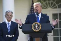Tổng thống Mỹ Donald Trump và Chủ tịch FED Jerome Powell. (Ảnh: france24.com/TTXVN)