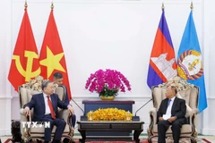 Tổng Bí thư Tô Lâm gặp Chủ tịch danh dự Đảng Nhân dân Campuchia Heng Samrin. (Ảnh: Thống Nhất/TTXVN)