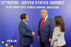 Thủ tướng Phạm Minh Chính gặp Tổng thống Hoa Kỳ Donald Trump tại Hội nghị Cấp cao ASEAN-Hoa Kỳ lần thứ 13. (Ảnh: TTXVN phát)