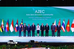 Thủ tướng Nhật Bản Takaichi Sanae và Thủ tướng Australia Anthony Albanese và Trưởng đoàn các nước ASEAN tham dự Hội nghị Lãnh đạo Cộng đồng châu Á phát thải ròng bằng 0 lần thứ 3. (Ảnh: Dương Giang/TTXVN)