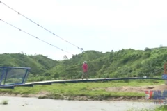 Quảng Ngãi: Cầu treo miễn phí cho người dân vùng khó khăn