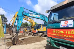 Nghi thức động thổ xây dựng nhà máy đốt chất thải rắn phát điện Bến Tre. (Ảnh: Huỳnh Phúc Hậu/TTXVN)
