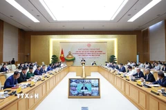 Thủ tướng Phạm Minh Chính làm việc về các giải pháp “phát triển đột phá nhà ở xã hội”. (Ảnh: Dương Giang/TTXVN)