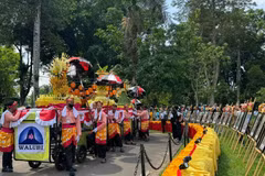 Đoàn Lễ rước Kirab vào đền Borobudur. (Ảnh: Minh Thái/TTXVN)