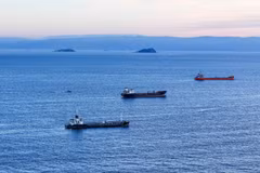 Tàu thuyền di chuyển trên Biển Marmara, ngoài khơi Istanbul, Thổ Nhĩ Kỳ. (Ảnh: THX/TTXVN)