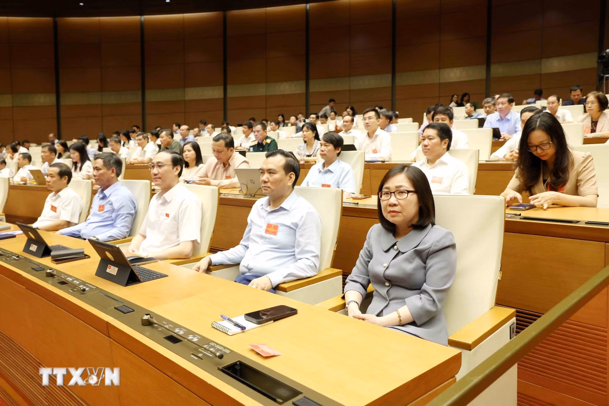 ttxvn-hoi-nghi-toan-quoc-nghien-cuu-hoc-tap-quan-triet-va-trien-khai-thuc-hien-nghi-quyet-cua-bo-chinh-tri-ve-phat-trien-kinh-te-co-von-dau-tu-nuoc-ngoai-30-5.jpg