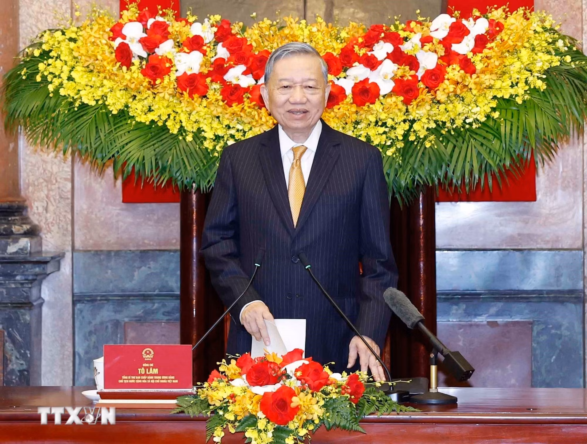 ttxvn-tong-bi-thu-chu-tich-nuoc-to-lam-gap-mat-nguoi-cao-tuoi-06-2.jpg