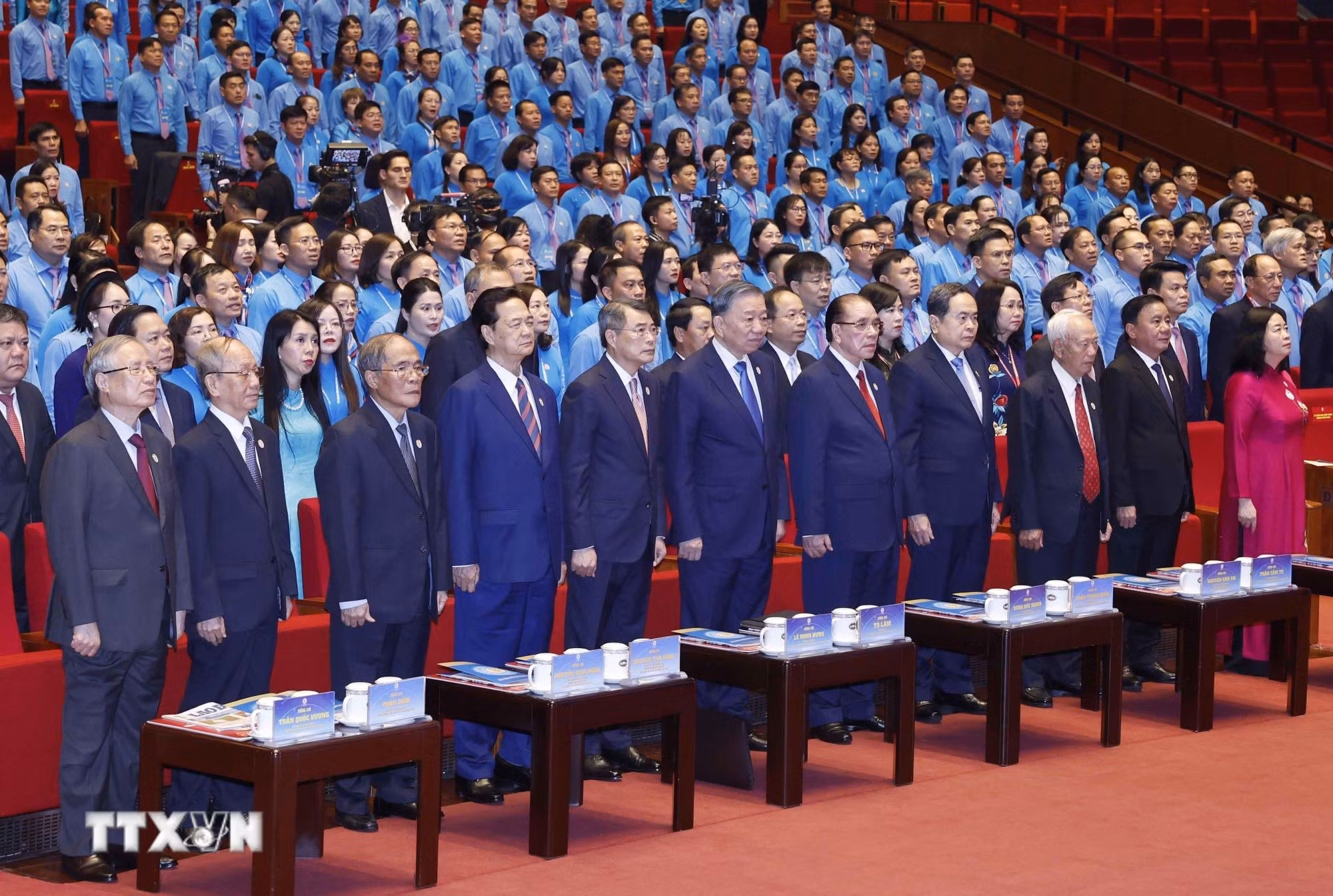 ttxvn-khai-mac-phien-trong-the-dai-hoi-xiv-cong-doan-viet-nam-0406-10.jpg