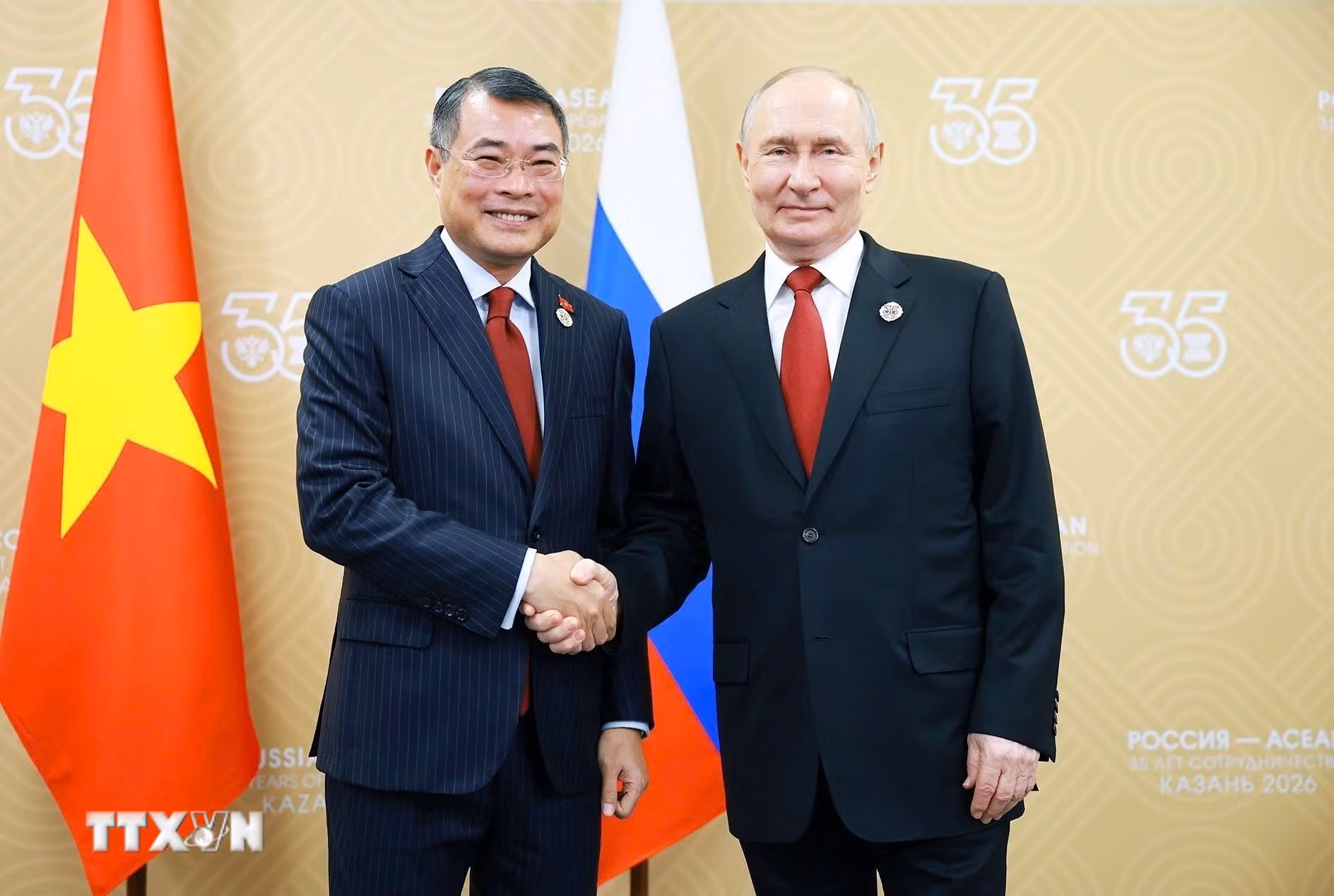 ttxvn-thu-tuong-le-minh-hung-hoi-kien-tong-thong-nga-vladimir-putin-1806.jpg