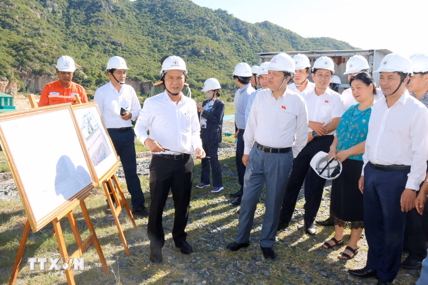 ttxvn-doan-giam-sat-cua-quoc-hoi-2.jpg