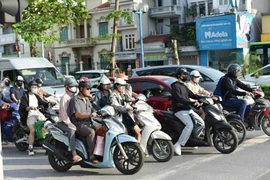 Hà Nội tiến tới “không còn xe xăng”: Thách thức lớn, giải pháp nào khả thi?