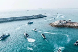Tập trận bắn đạn thật gần eo biển Hormuz, Iran phát tín hiệu cứng rắn