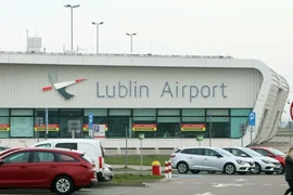 Ba Lan nâng mức cảnh báo, tạm đóng cửa 2 sân bay gần biên giới Ukraine