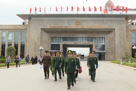 Giao lưu hữu nghị Quốc phòng biên giới Việt Nam – Trung Quốc là hoạt động có ý nghĩa quan trọng, góp phần tăng cường sự hiểu biết, tin cậy giữa lực lượng bảo vệ biên giới hai nước, đồng thời thúc đẩy hợp tác phát triển kinh tế và giao lưu nhân dân khu vực biên giới. (Ảnh: PV/Vietnam+)