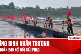 Lữ đoàn 249 nối lại cầu phao sông Lô, phục vụ người dân qua sông an toàn