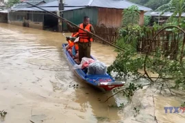 Lạng Sơn tê liệt vì nhiều thôn bản bị ngập nặng, hàng trăm ngôi nhà bị hư hỏng
